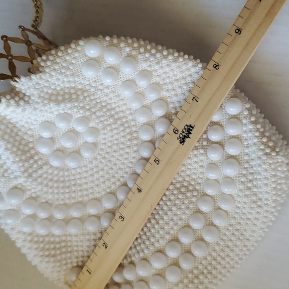 Hand Bag Faux Pearls Clutch Mini Bag in Cream - Picture 9 of 17